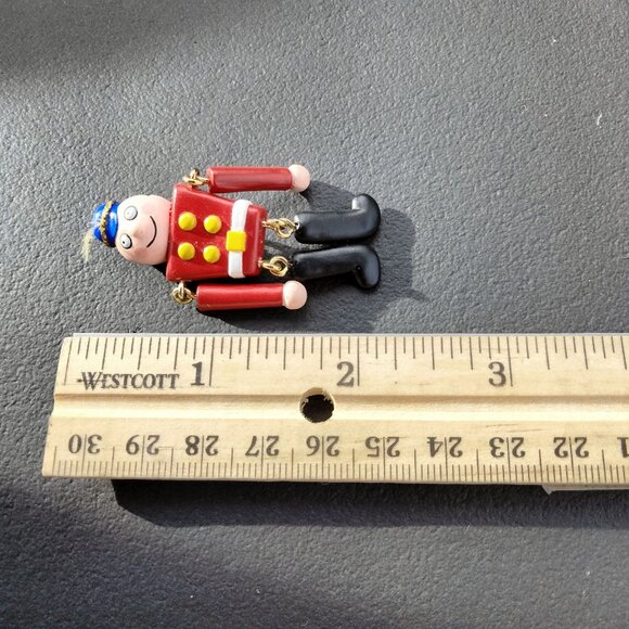 Toy Soldier Pin Brooch Holiday Christmas Dangle Legs Arms Jewelry - Picture 5 of 6